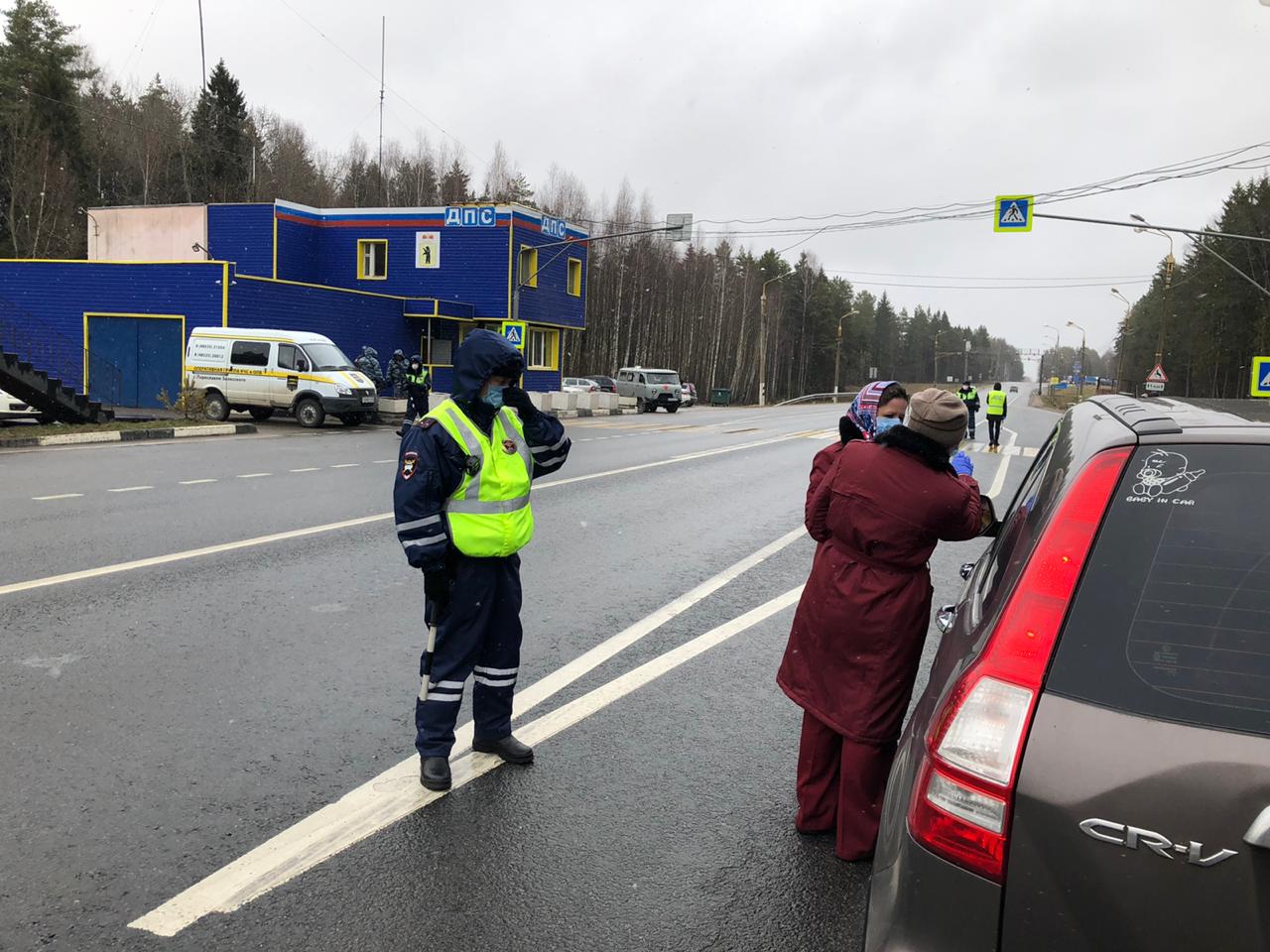 На въезде в Ярославскую область со стороны Москвы останавливают водителей: причина