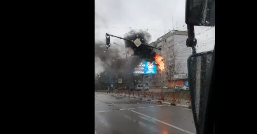 На Московском проспекте в Ярославле полыхал светофор: видео