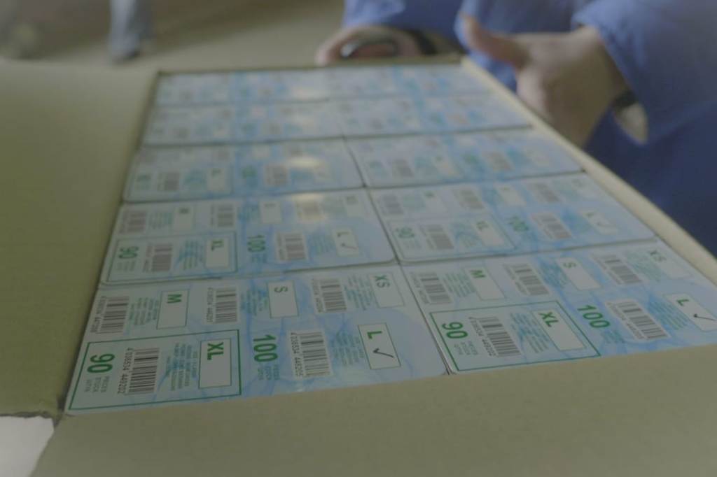 100 тысяч пар перчаток получили ярославские медики от предприятий региона