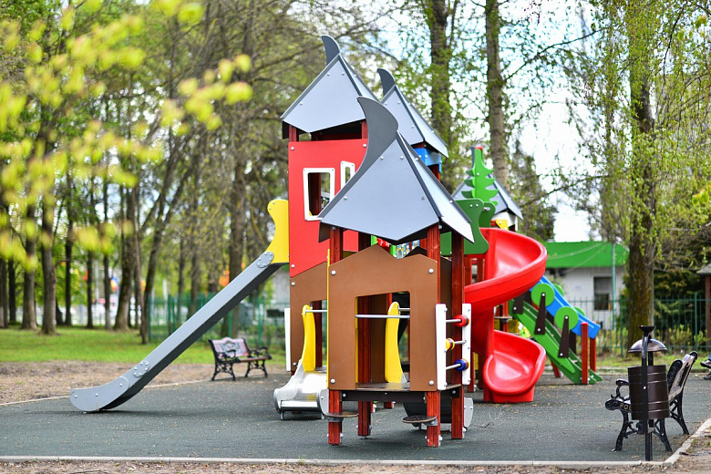 В Ярославле продолжили благоустраивать парк 30-летия Победы