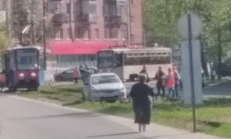 В Ярославле на Пятерке встали трамваи: причина