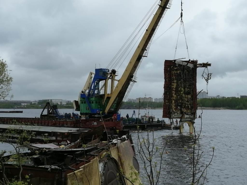 Завершаются работы по демонтажу дебаркадера, затонувшего в акватории Волги