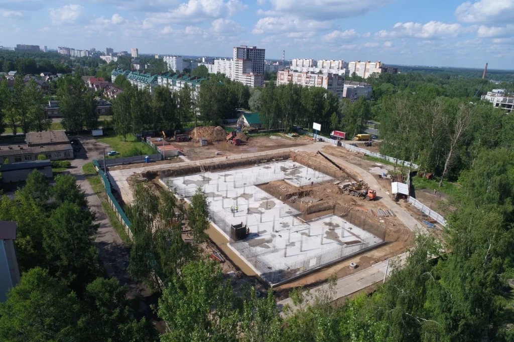 Подрядчик приступает к бетонированию стен здания новой детской поликлиники в Ярославле