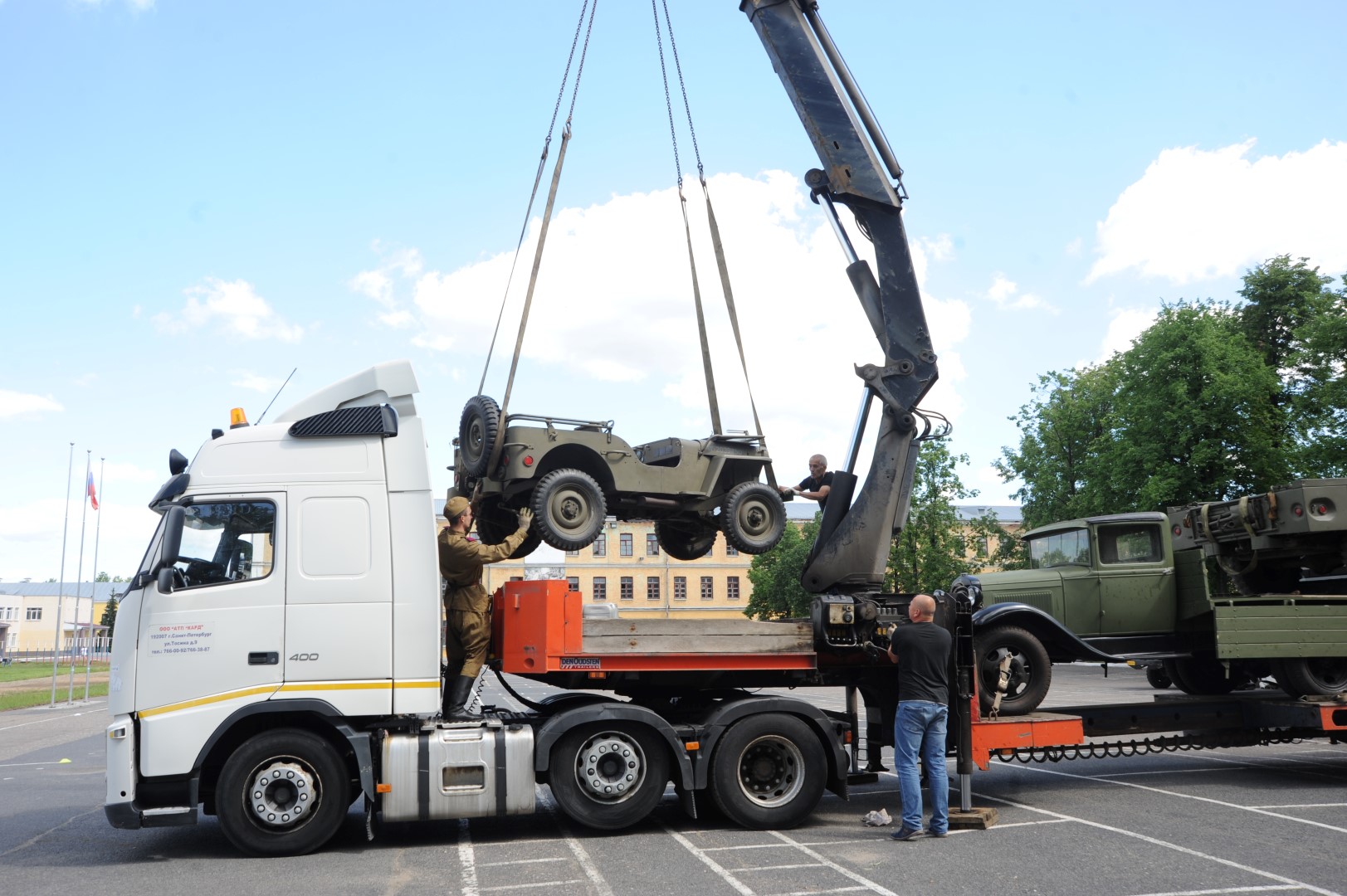 Дмитрий Миронов: раритетные машины «Ленрезерва» доставили в Ярославль для участия в параде