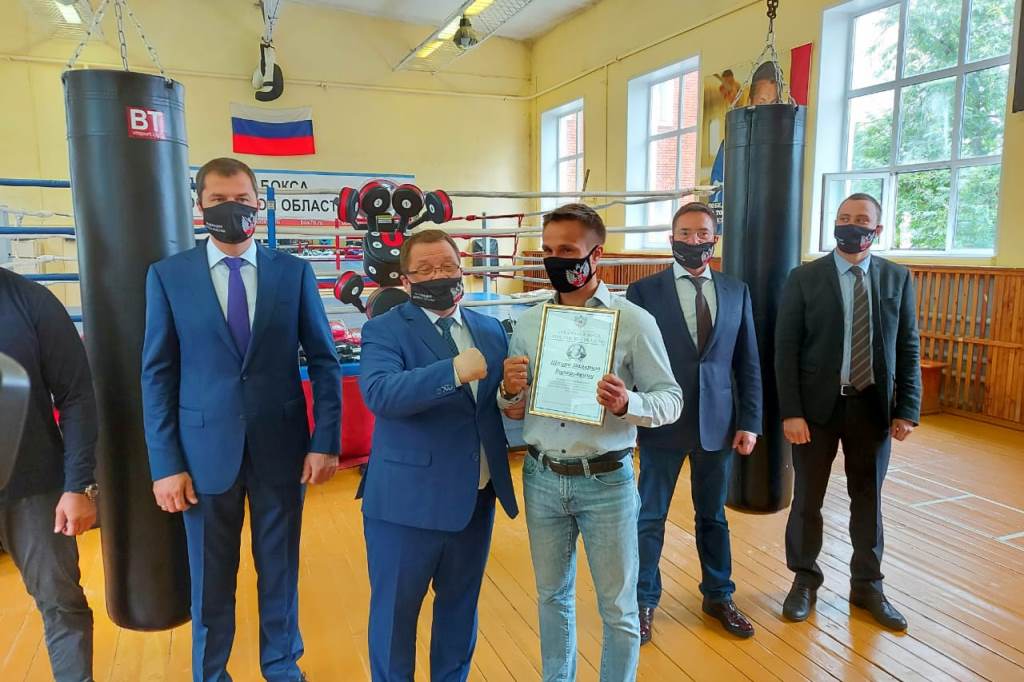 Спортинвентарь на сумму более миллиона рублей передали боксерским залам Ярославской области