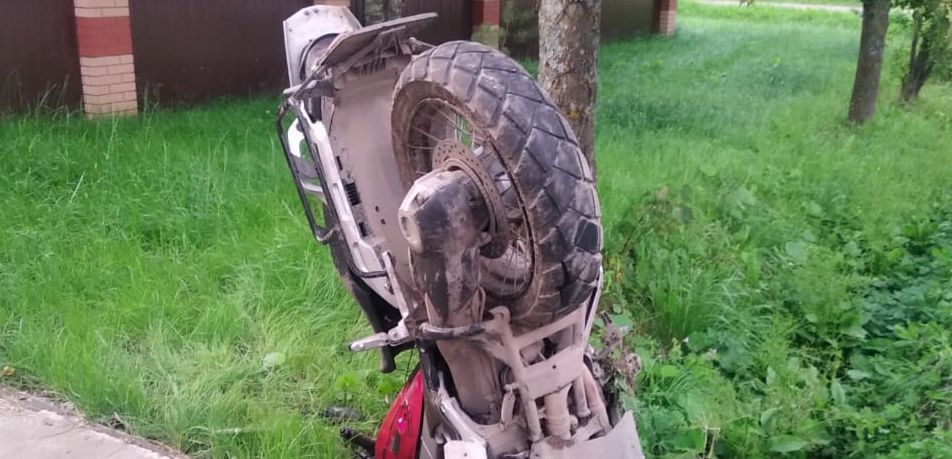 Три человека погибли в ДТП с мотоциклом в Ярославской области