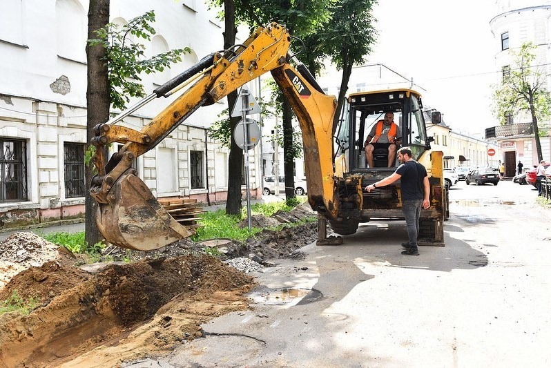В Ярославле ремонтируют улицу Максимова, включенную в проект «Улица Победы»