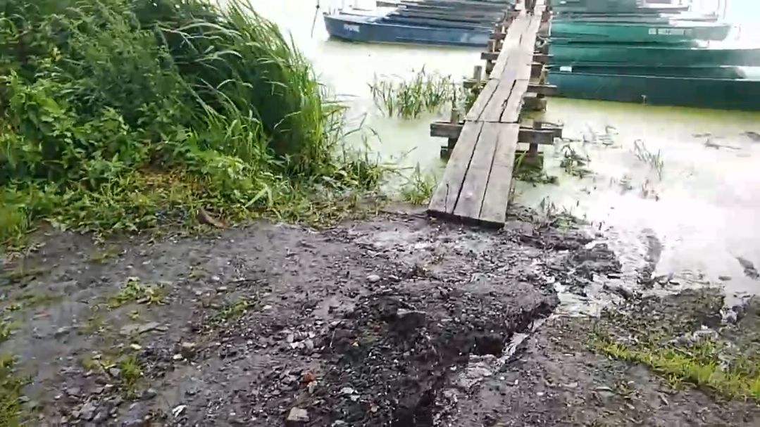 После сообщения в соцсетях о загрязнении озера Неро специалисты начали проверку