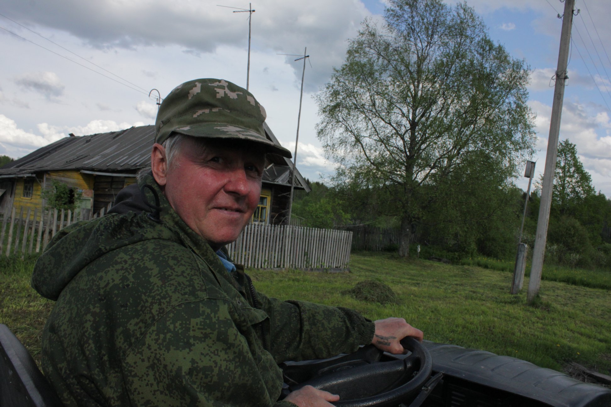 13 километров через леса, поля и реки: ярославский почтальон рассказал о трудностях на работе в селах