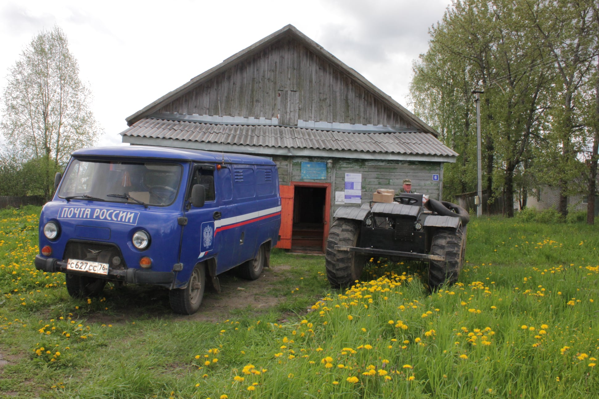 13 километров через леса, поля и реки: ярославский почтальон рассказал о трудностях на работе в селах