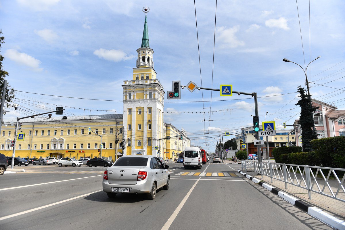 На улицах Ярославля поменяют десять светофоров: адреса