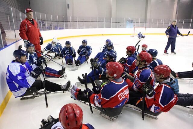 В Ярославле по инициативе Дмитрия Миронова прошел хоккейный матч с участием ребят из разных муниципальных районов области