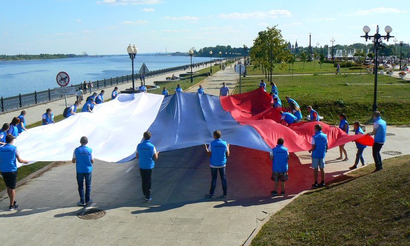 В Ярославле в День российского флага желающие смогут получить ленты триколора