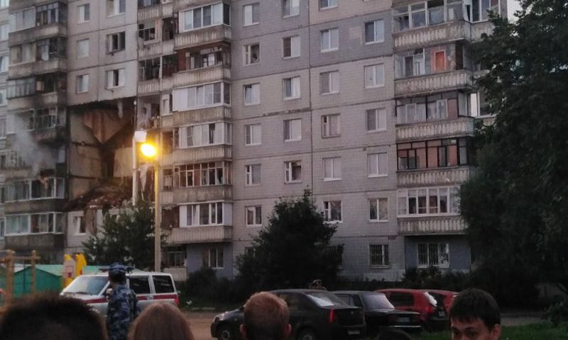 При взрыве газа в жилом доме в Ярославле погибла женщина, трое пострадавших