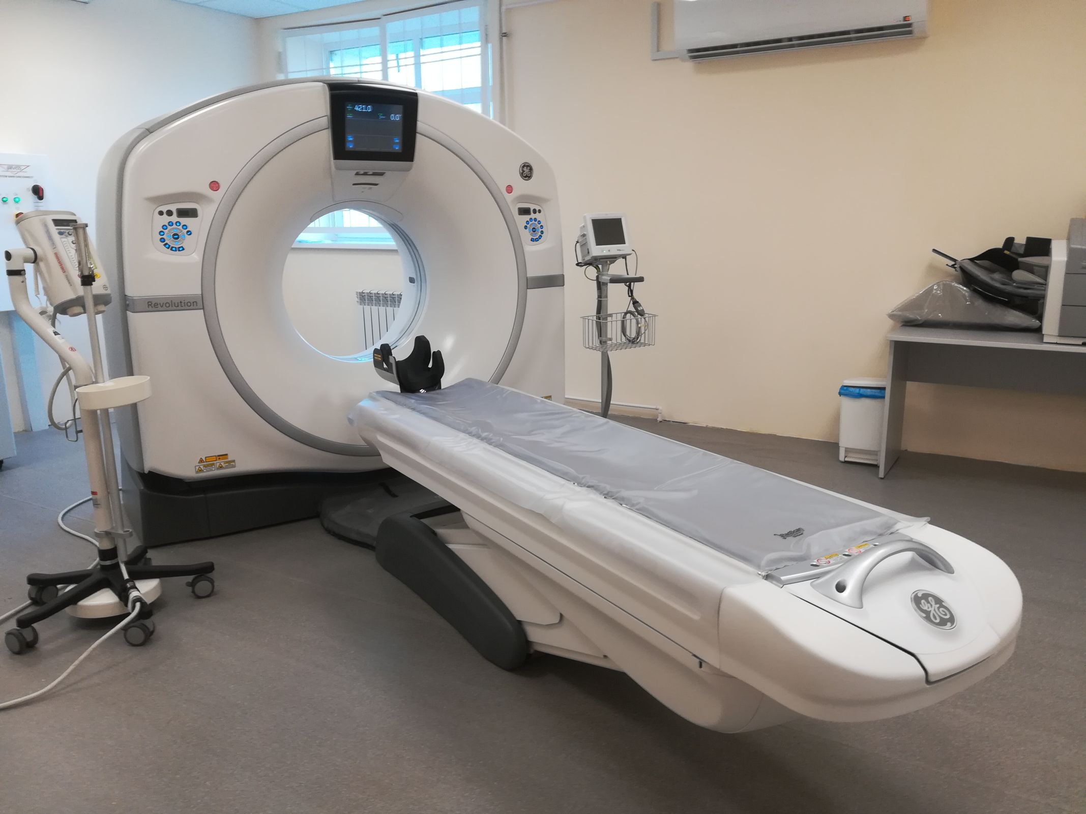 Сотрудники областной детской клинической больницы учатся работать на новом компьютерном томографе