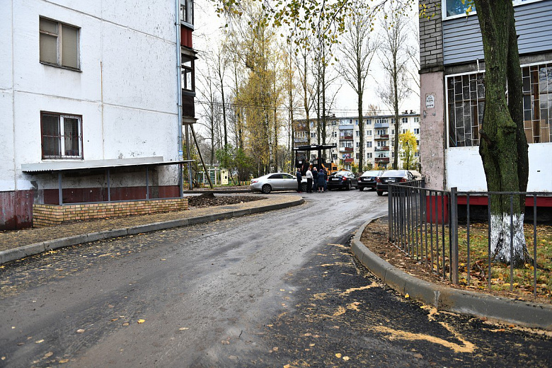 В Ярославле на сэкономленные средства ремонтируют брагинский двор