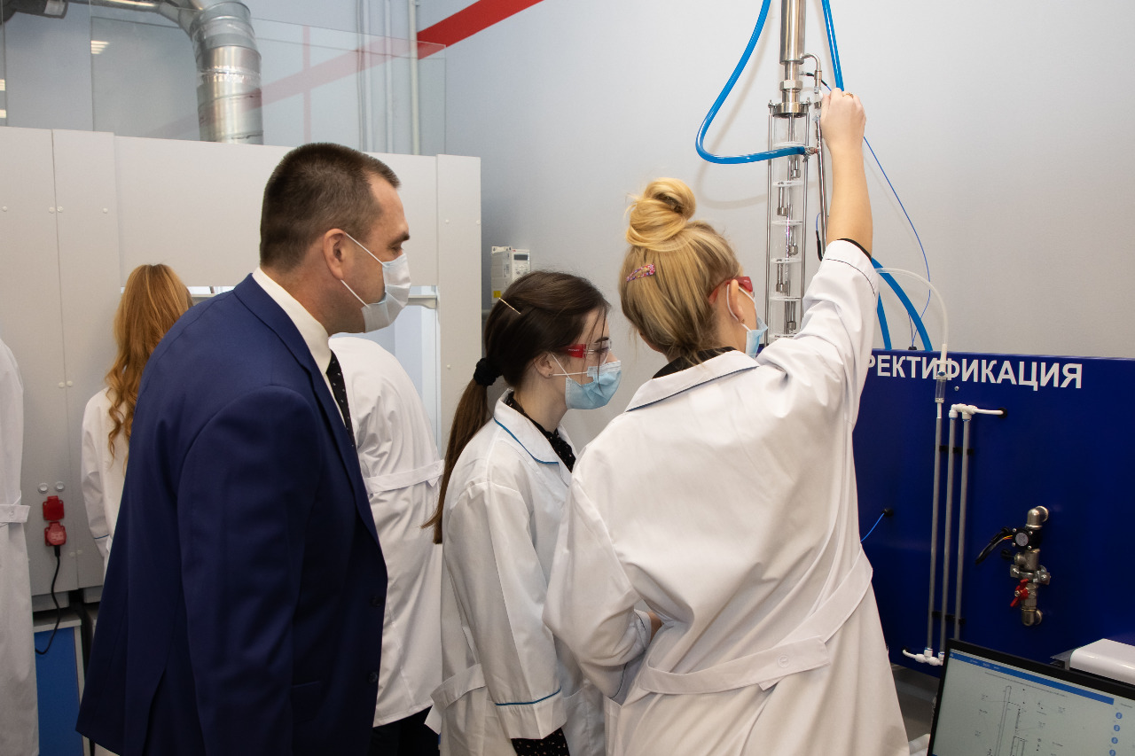 Центр профессиональных квалификаций в сфере химической и нефтехимической промышленности открылся в Ярославле
