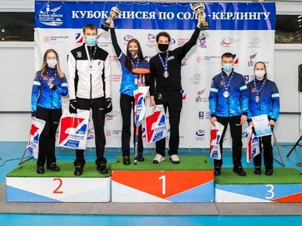 Ярославец завоевал золото первого официального всероссийского турнира по керлингу