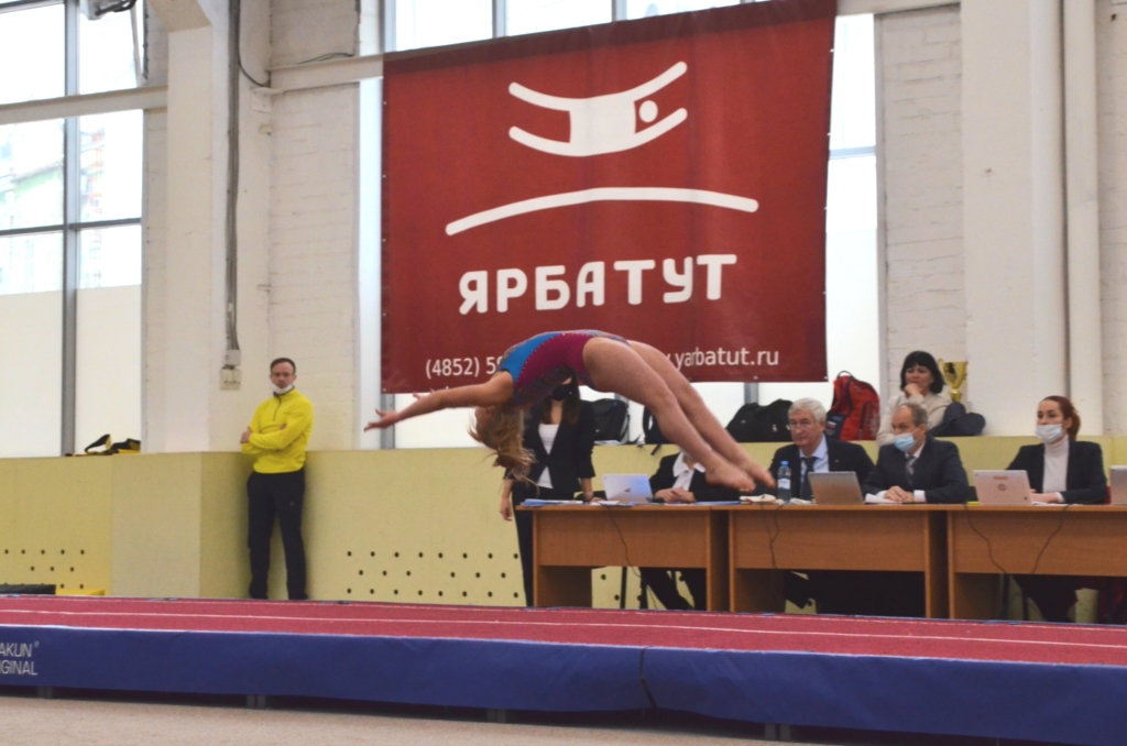 ​Всероссийские соревнования по прыжкам на батуте проходят в Ярославле