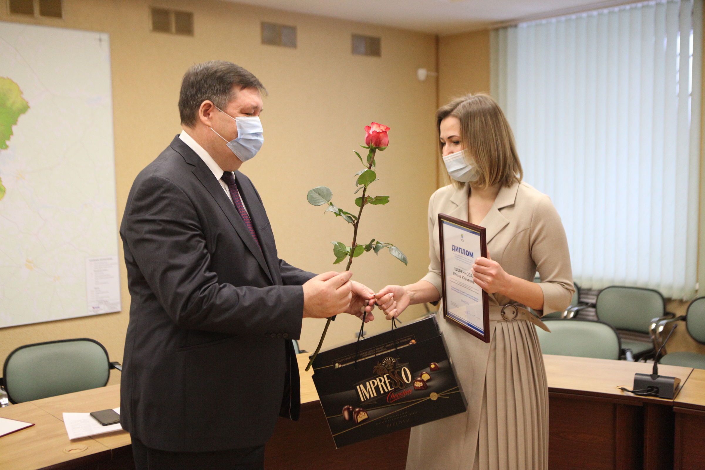 Федеральные награды вручили двум социальным работникам из Ярославской области