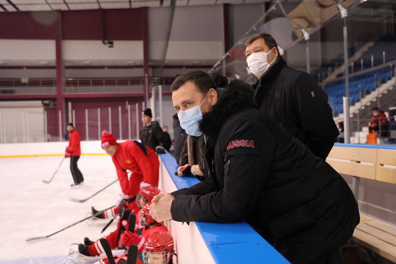 Дмитрий Миронов посетил первый матч по следж-хоккею в Ярославле: фото