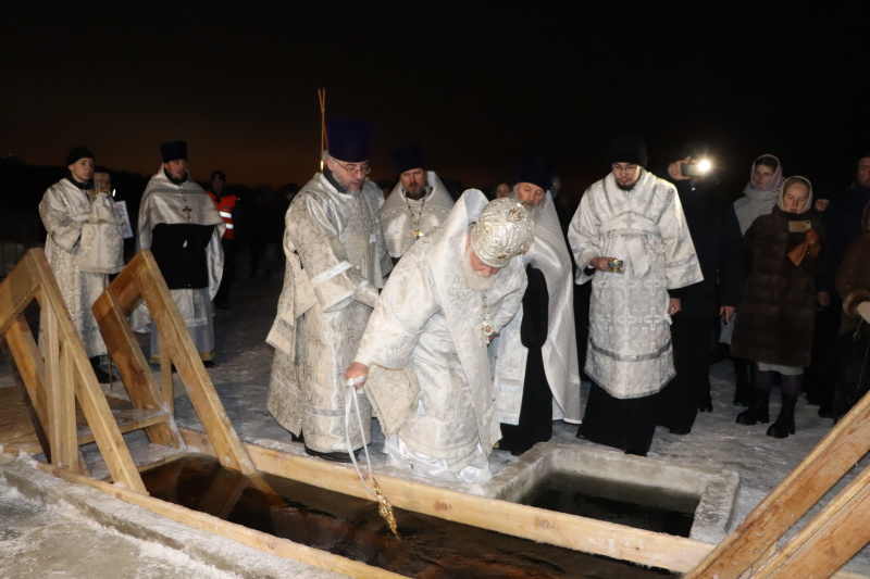В Ярославской области ночью в праздновании Крещения приняли участие более 2,7 тысячи человек