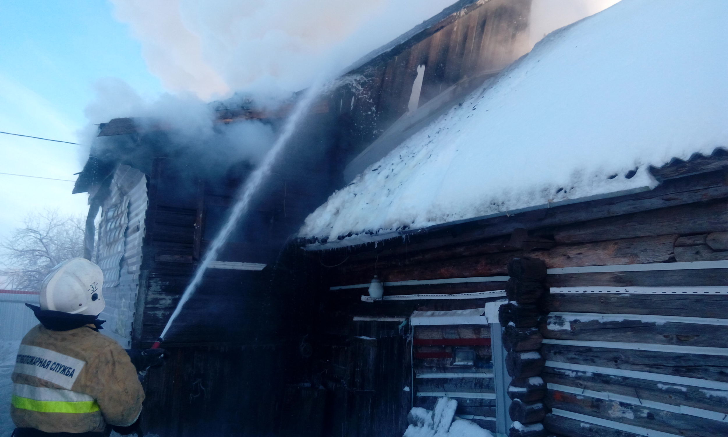 Житель Ярославской области пострадал при пожаре в частном доме