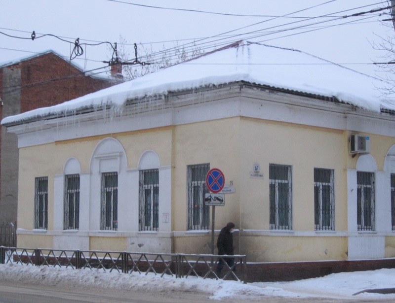 Жителей Рыбинска просят сообщать о сосульках и наледи на крышах