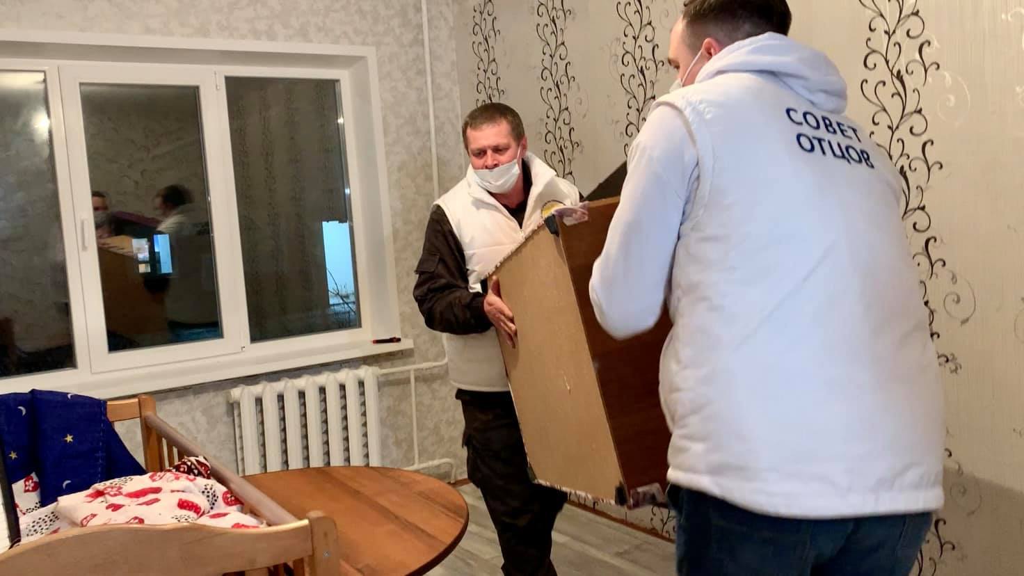 В Ярославской области Совет отцов подарил многодетному мужчине квартиру