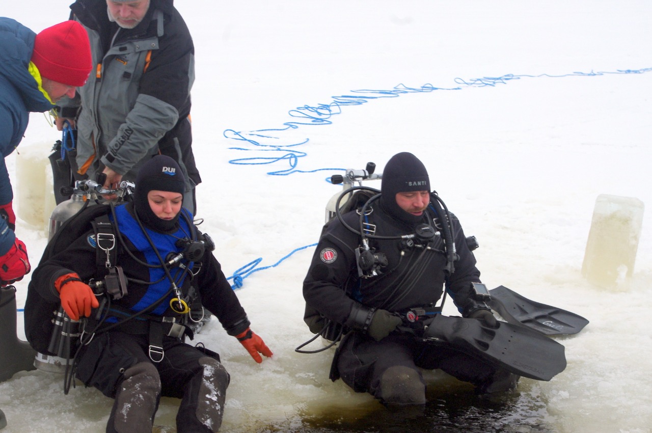 Исследователи затопленных святынь Мологского края начали погружения под лед Рыбинского водохранилища