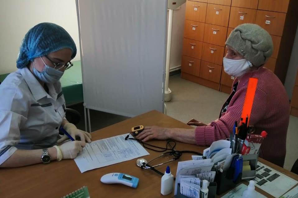 Выездные медицинские бригады проводят вакцинацию ярославцев против коронавируса