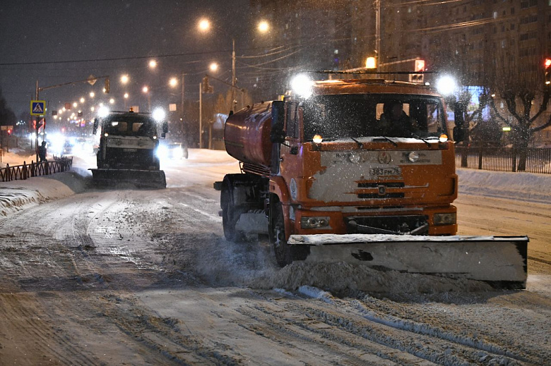 За сутки с ярославских улиц вывезено 850 кубометров снега