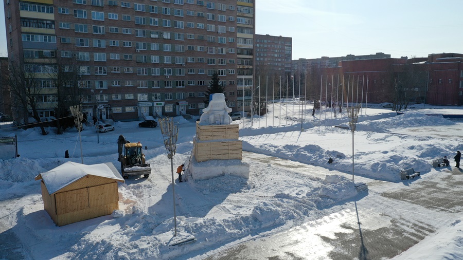 В Рыбинске к Масленице слепят восьмиметрового снеговика