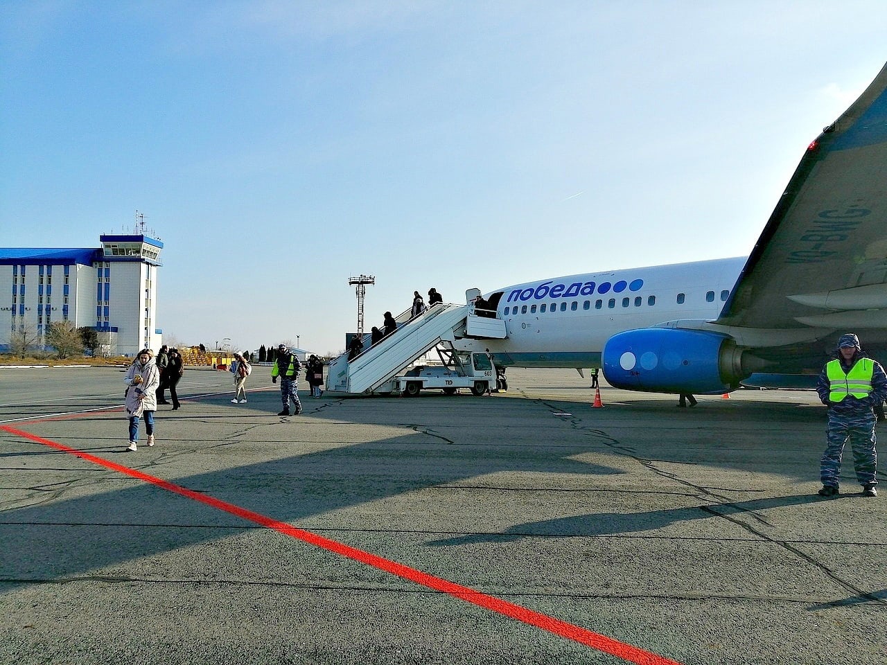 В Ярославской области судебные приставы запретили вылет самолета