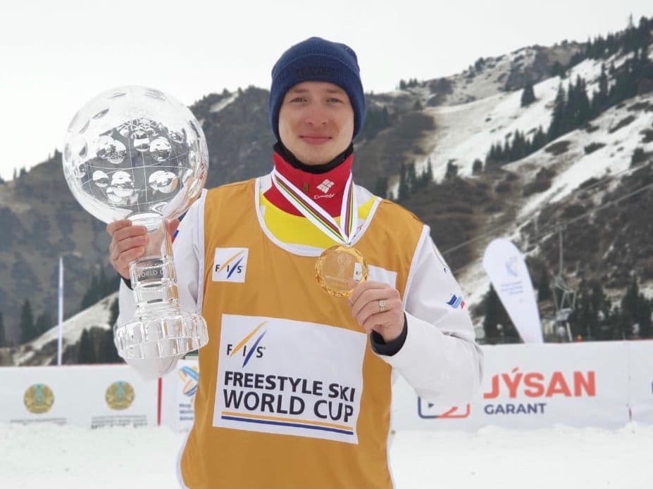 Ярославец Максим Буров одержал победу в общем зачете Кубка мира по фристайлу