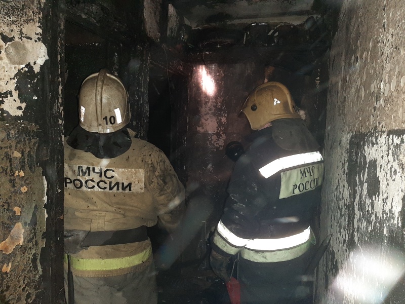 В Рыбинске пожарные вывели из горящего здания 19 человек