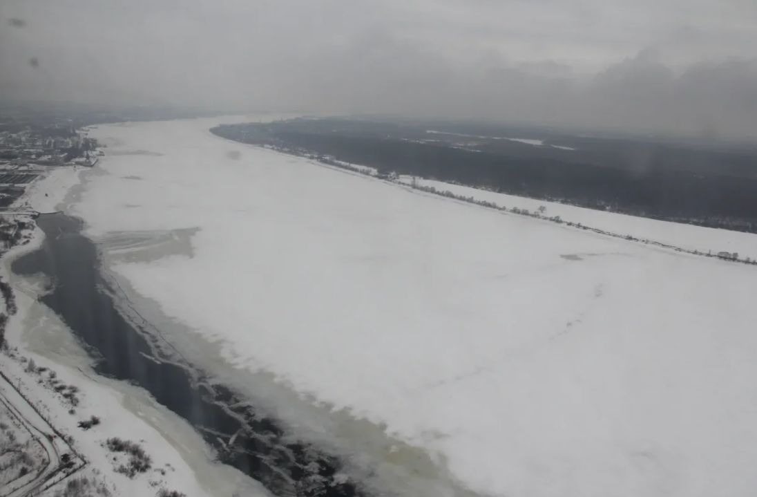 Опасных ледовых явлений во время авиаразведки в Ярославской области не выявили