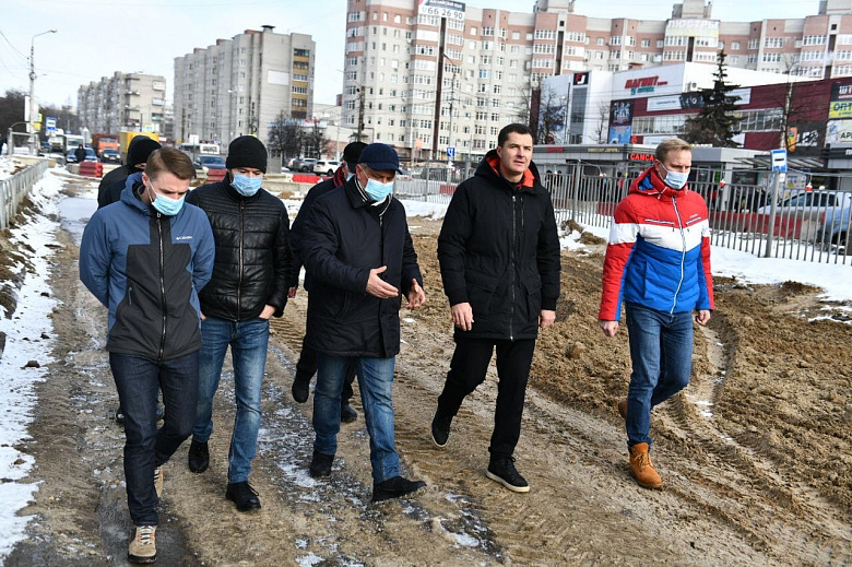 Мэр Ярославля проверил ход ремонта на проспекте Машиностроителей: подрядчики должны ускориться
