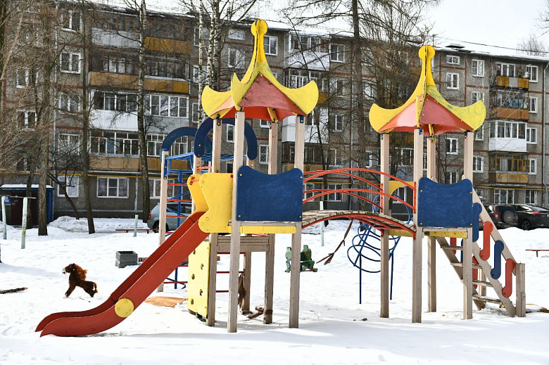 В Дзержинском районе Ярославля снесут детский городок: в мэрии назвали причину