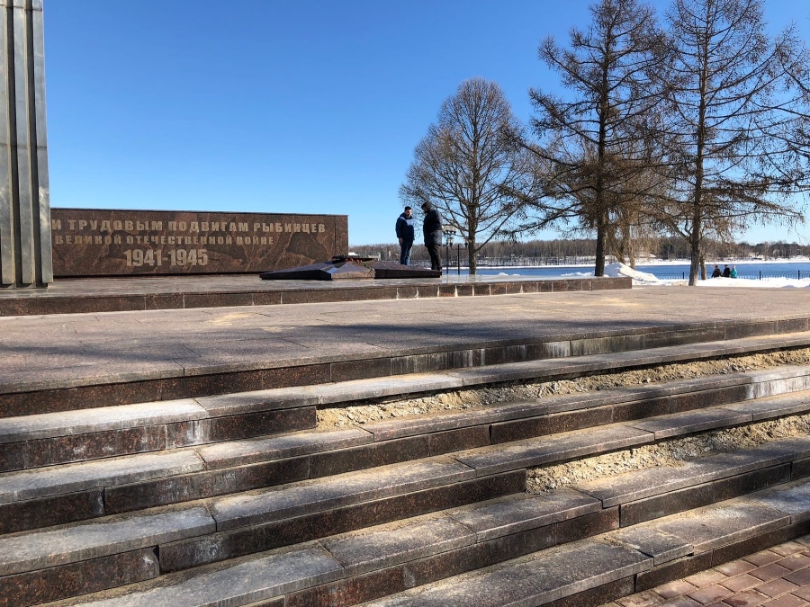 В Рыбинске по гарантии восстановят мемориал «Огонь Славы»