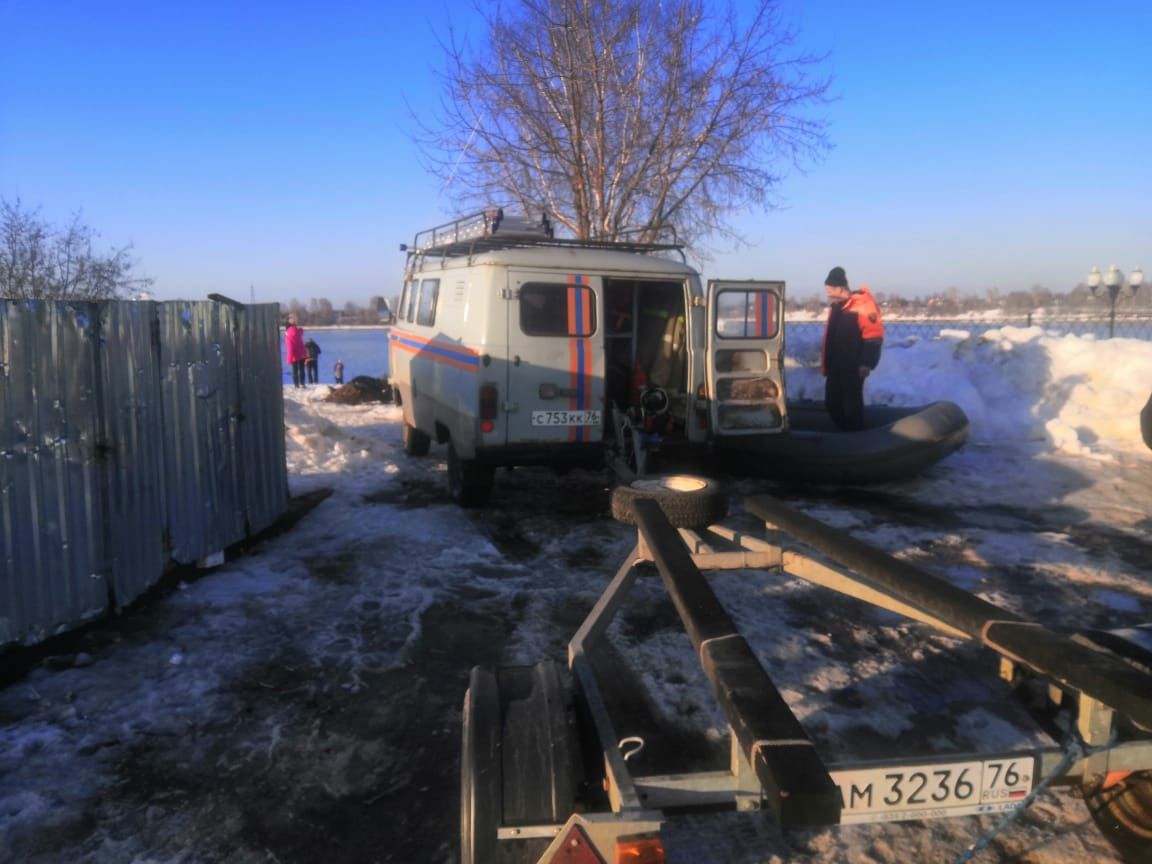 В Рыбинске со льдины спасли двух подростков