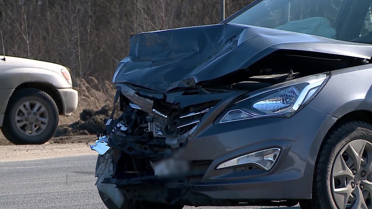 В тройном ДТП в Ярославской области пострадали два человека