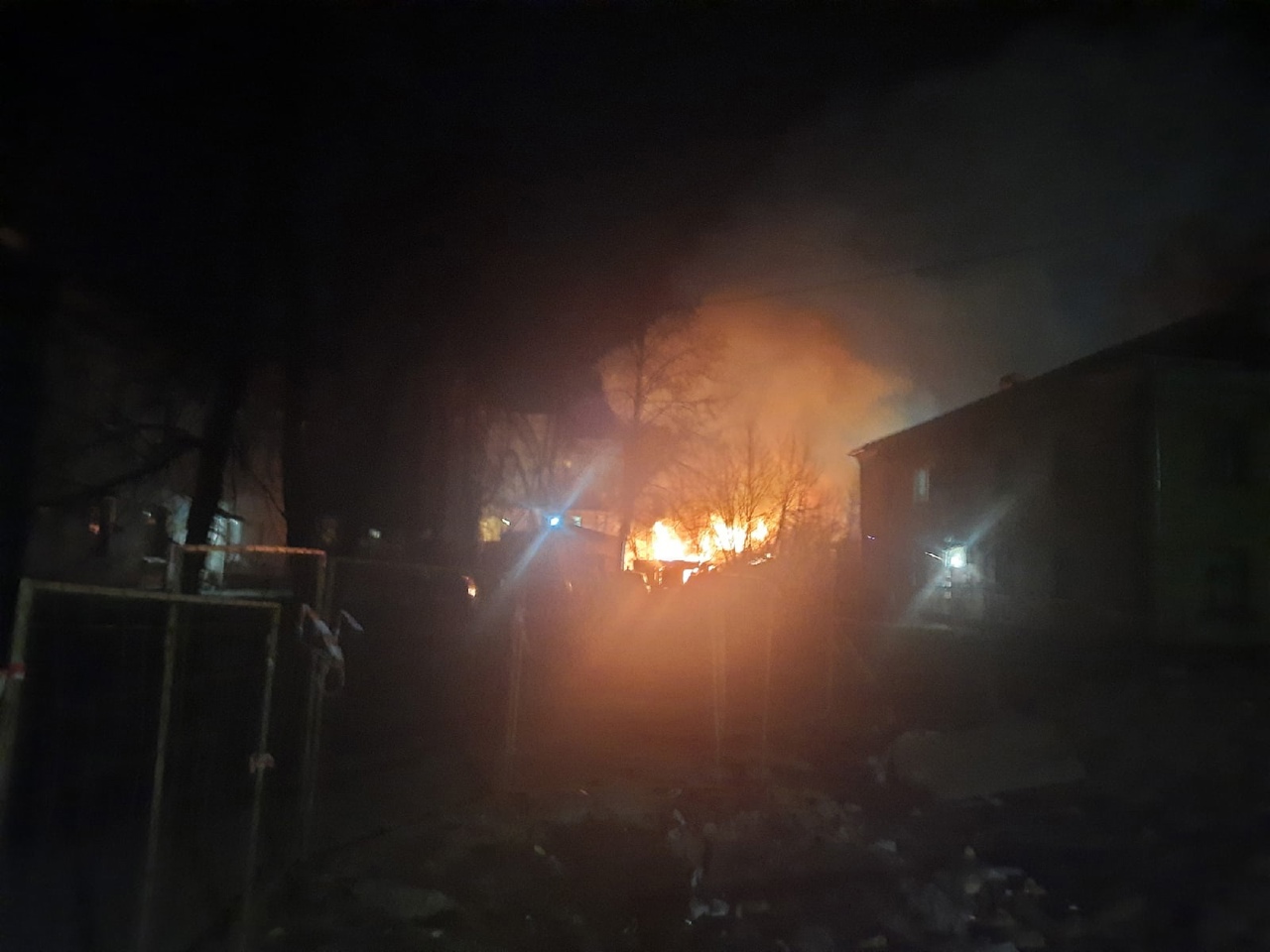 Ночной пожар в Ярославле тушили более трех часов