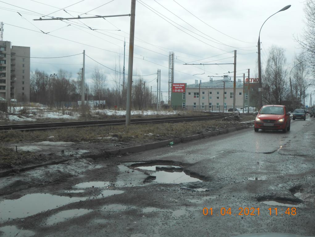 Прокуратура через суд требует отремонтировать дорогу на улице Александра Невского в Ярославле