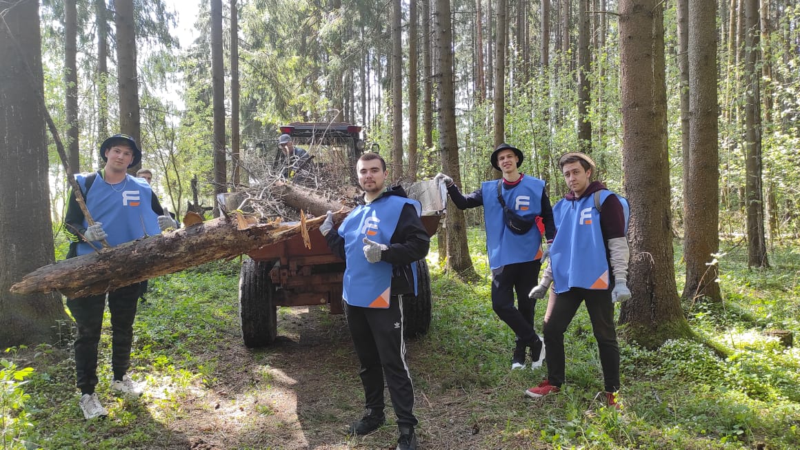 Ярославские студенты приняли участие в спортивном субботнике «Экомаевка» в Даниловском районе