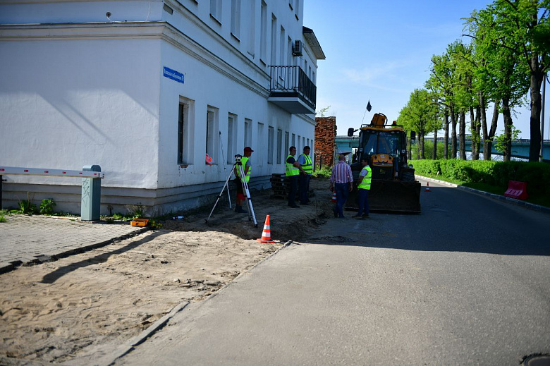 В Ярославле приступили к ремонту проблемного участка Волжской набережной