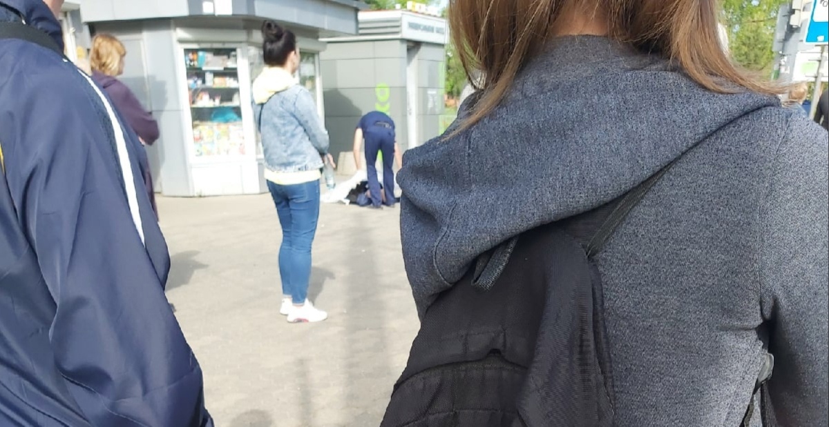 В Дзержинском районе Ярославля на остановке утром нашли труп