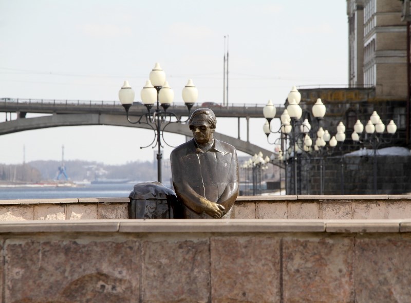 В Рыбинске на нижнем ярусе Волжской набережной восстанавливают освещение после подтопления