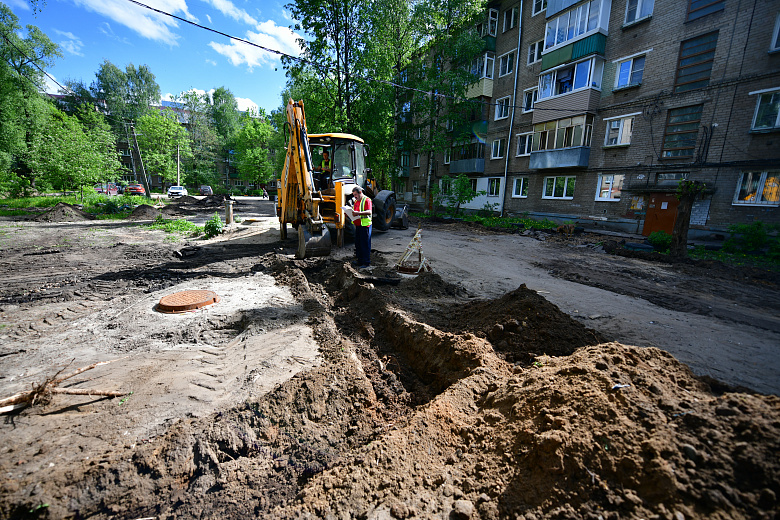 Возобновились работы по благоустройству двора в Красноперекопском районе Ярославля