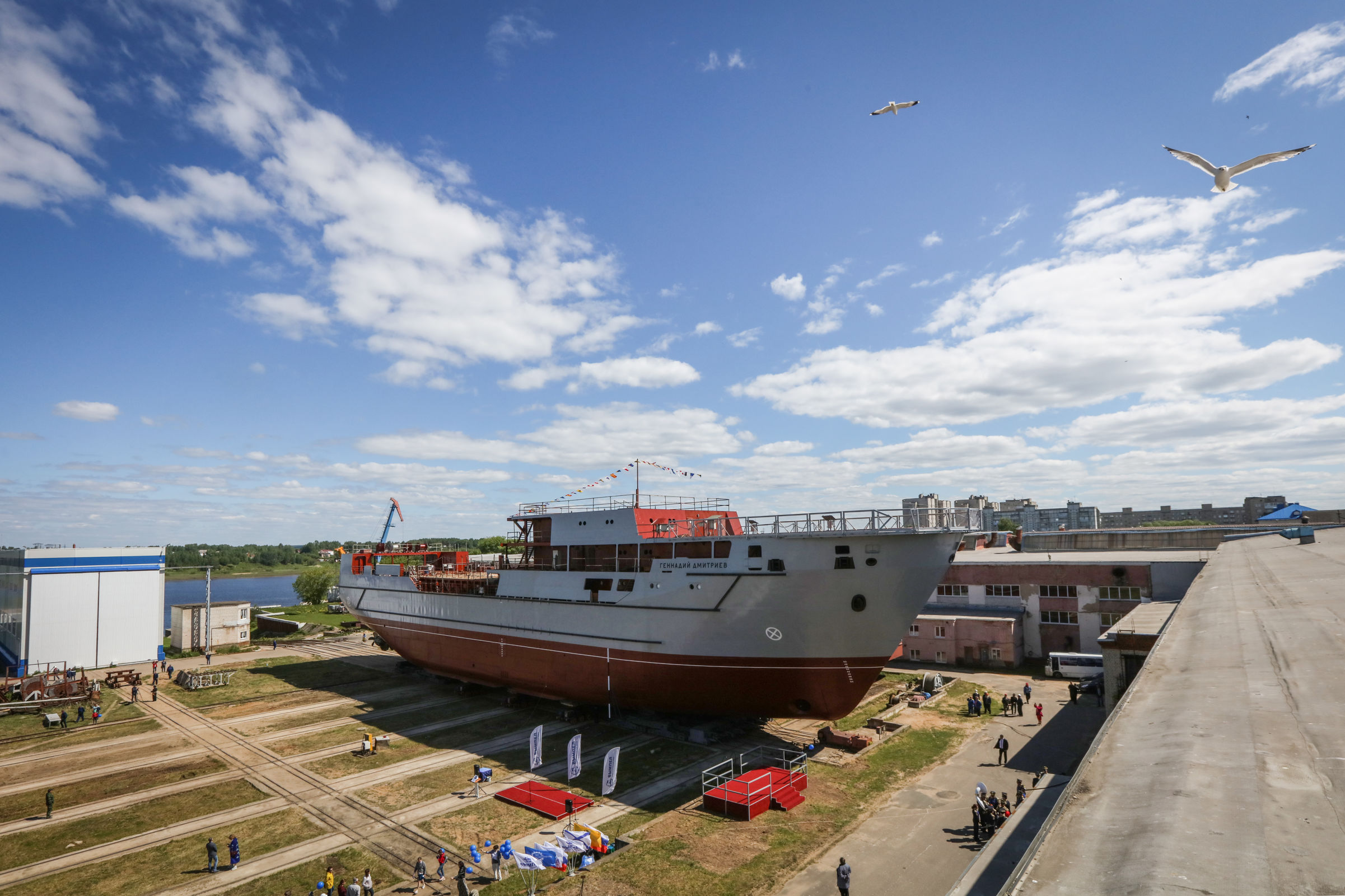 Судостроительный завод в Ярославской области построил самое большое судно в своей истории: фото